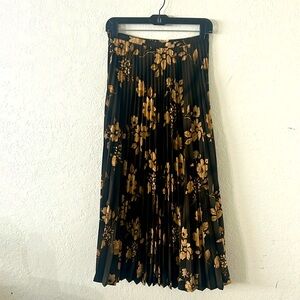 Stunning, vintage pleated skirt by prophecy by sag harbor